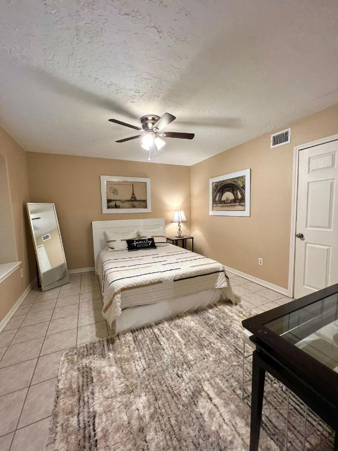Centrally Located Houston Retreat! Sleeps 8, 10 Min To Downtown, Free Parking Экстерьер фото